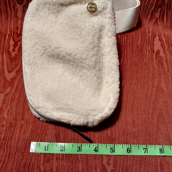 Lululemon Everywhere Athletica Fleece Belt Bag Ivory Trench Fanny Pack NWT - Picture 10 of 13